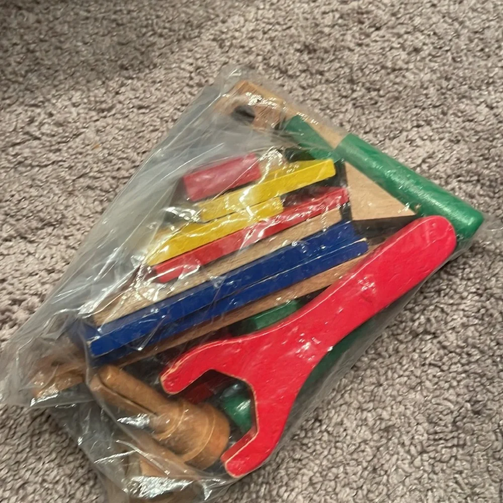 WOODEN KIDS COLORED TOOLS BAG PIERS SCREWDRIVER